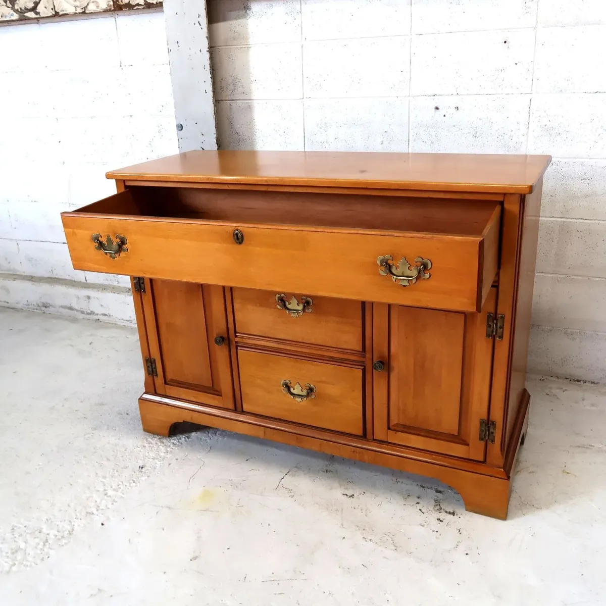 ST. JOHNS アンティーク サイドボード