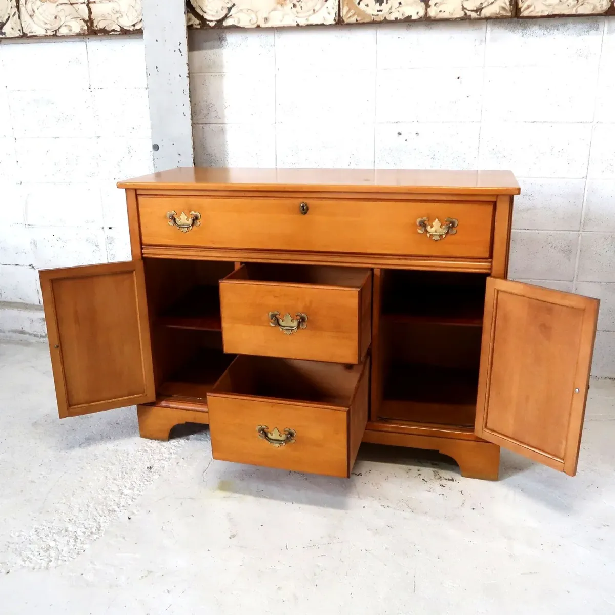 ST. JOHNS アンティーク サイドボード