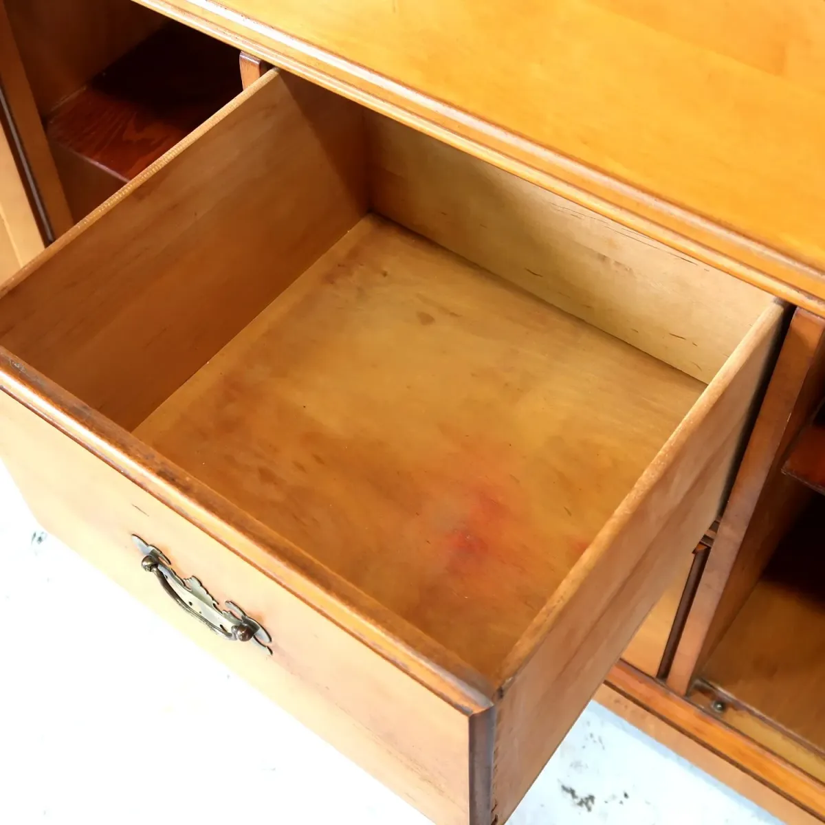 ST. JOHNS アンティーク サイドボード