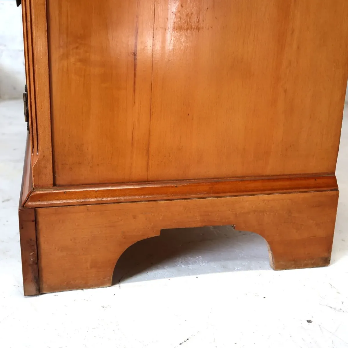 ST. JOHNS アンティーク サイドボード