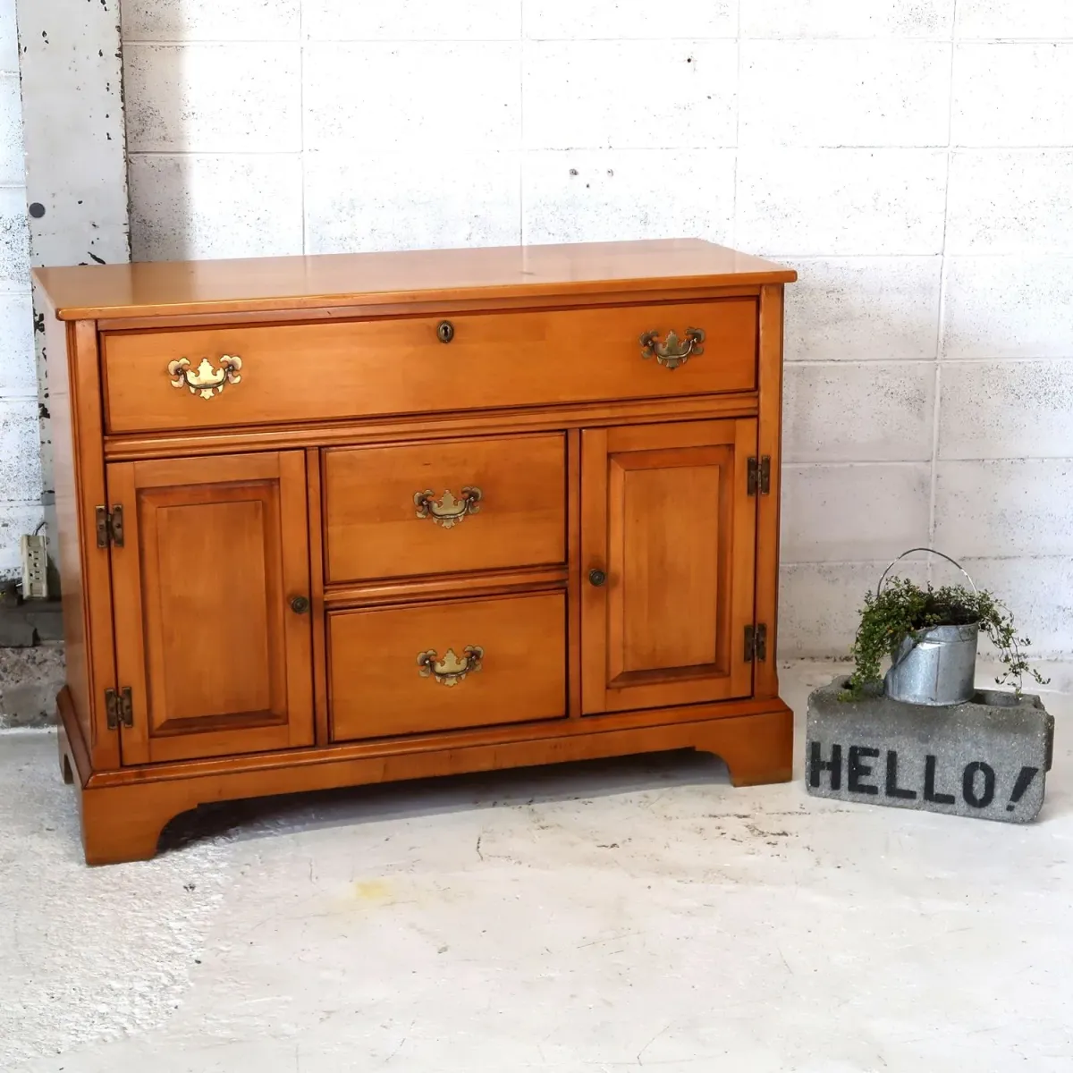 ST. JOHNS アンティーク サイドボード