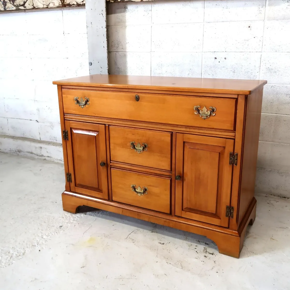 ST. JOHNS アンティーク サイドボード