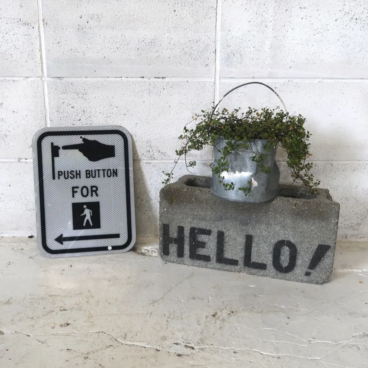 PUSH BUTTON ロードサイン