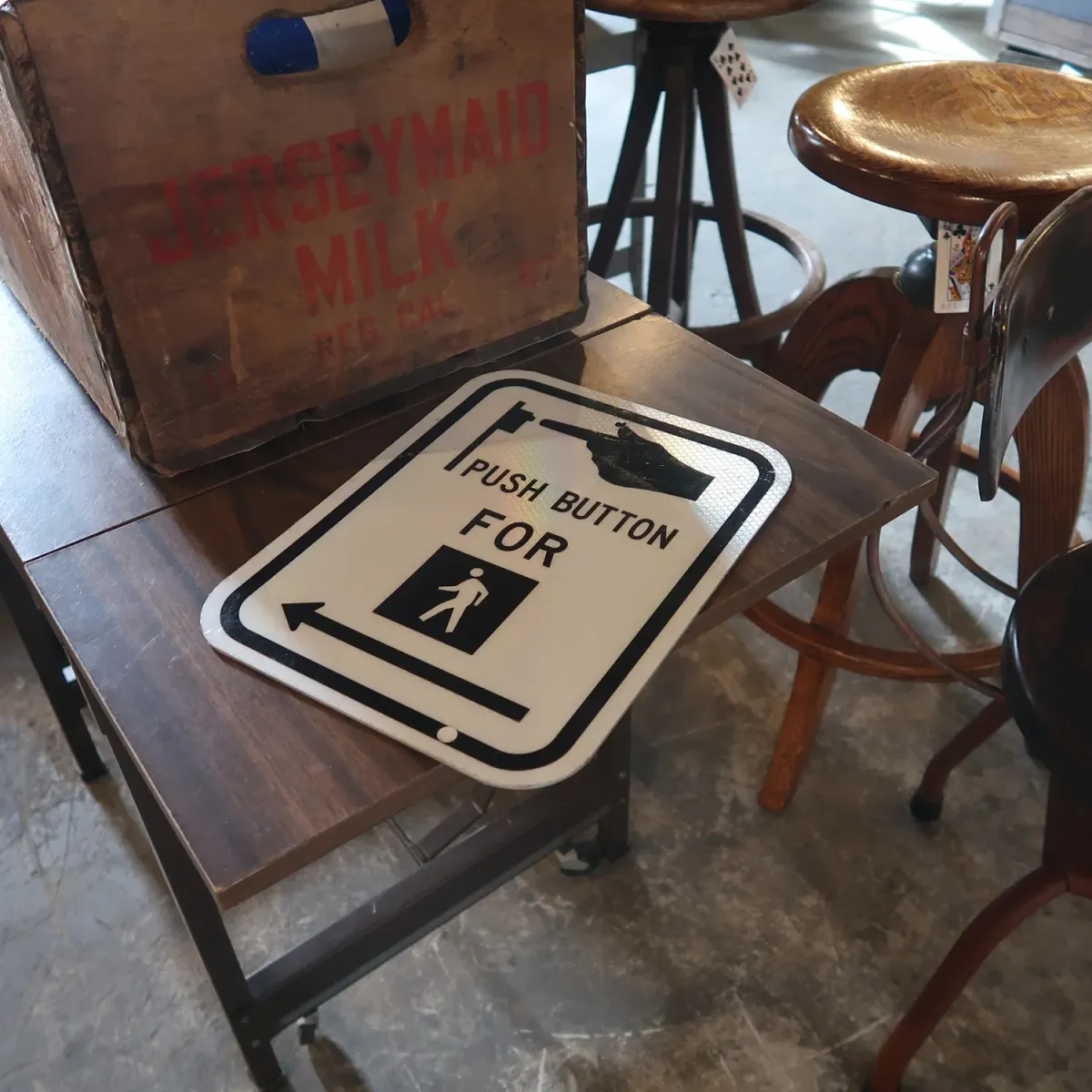 PUSH BUTTON ロードサイン