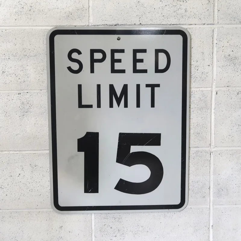 ロードサイン SPEED LIMIT 15