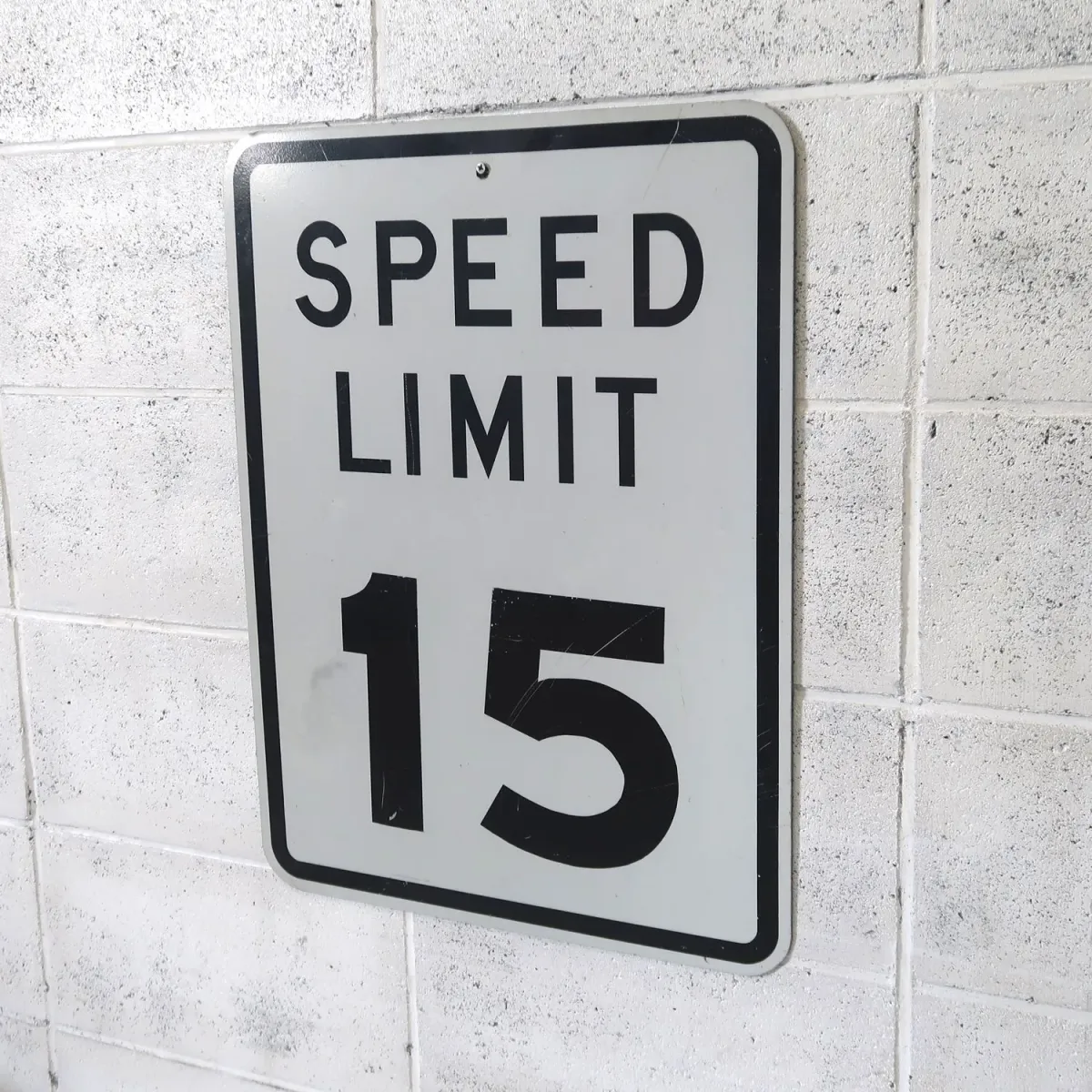 ロードサイン SPEED LIMIT 15