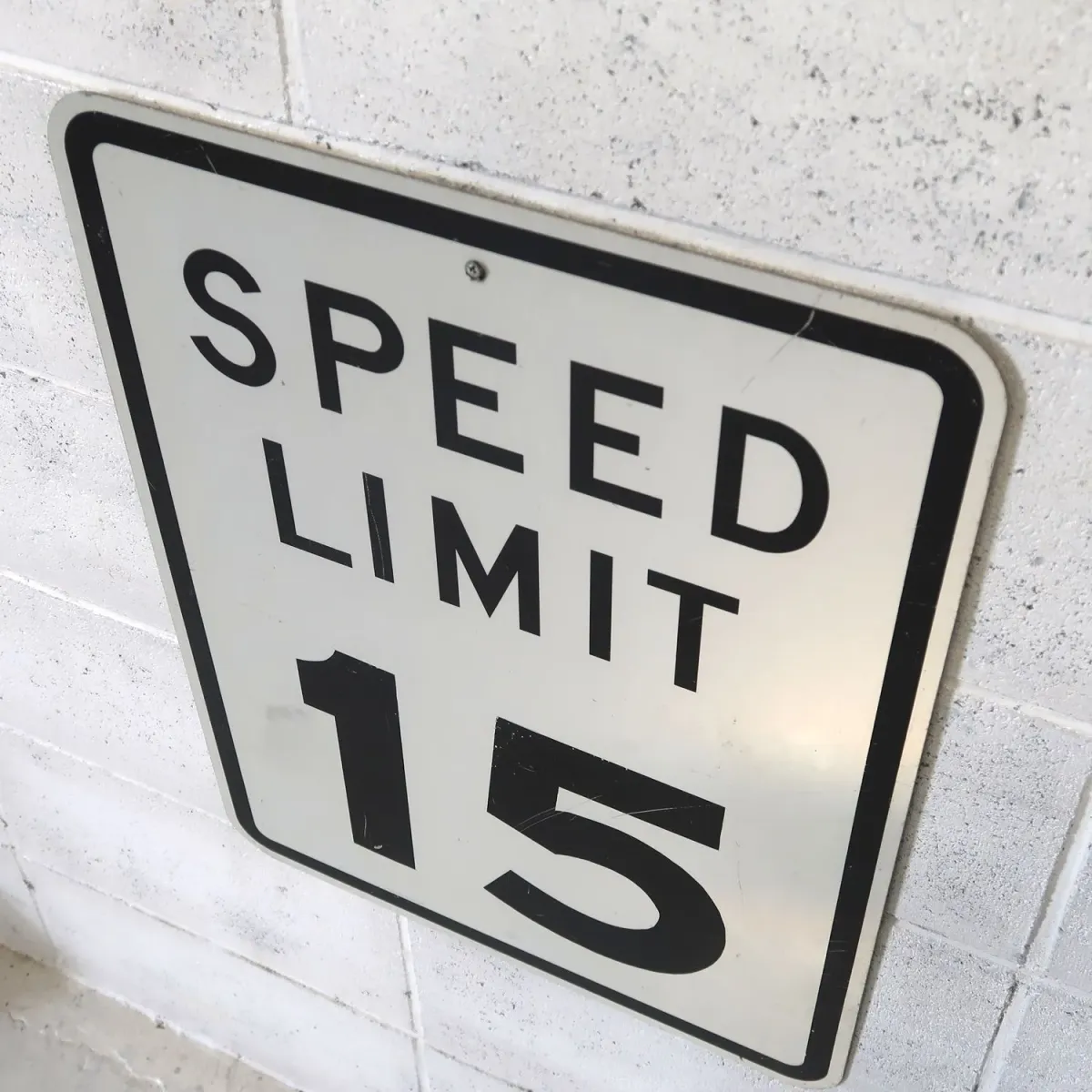 ロードサイン SPEED LIMIT 15