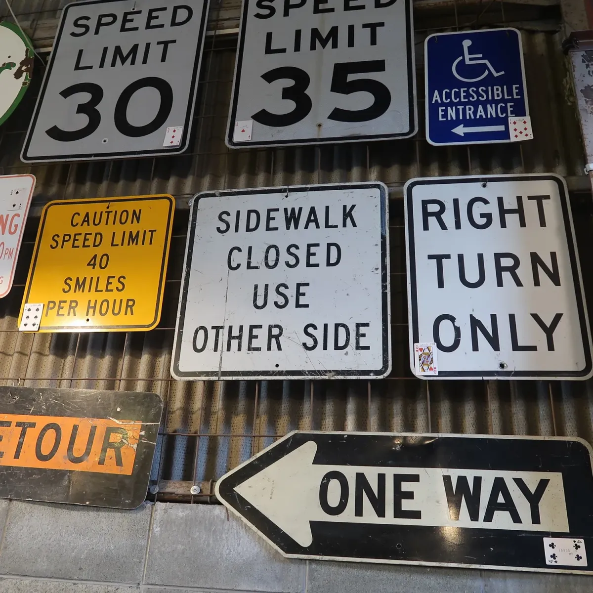 SIDEWALK CLOSED ロードサイン