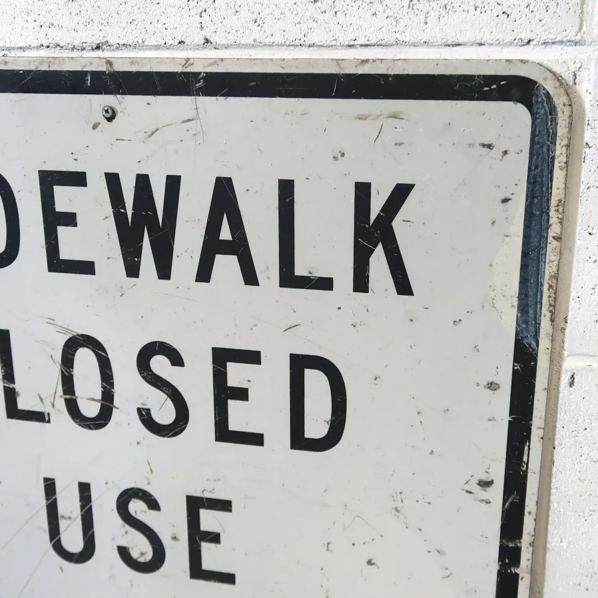 SIDEWALK CLOSED ロードサイン