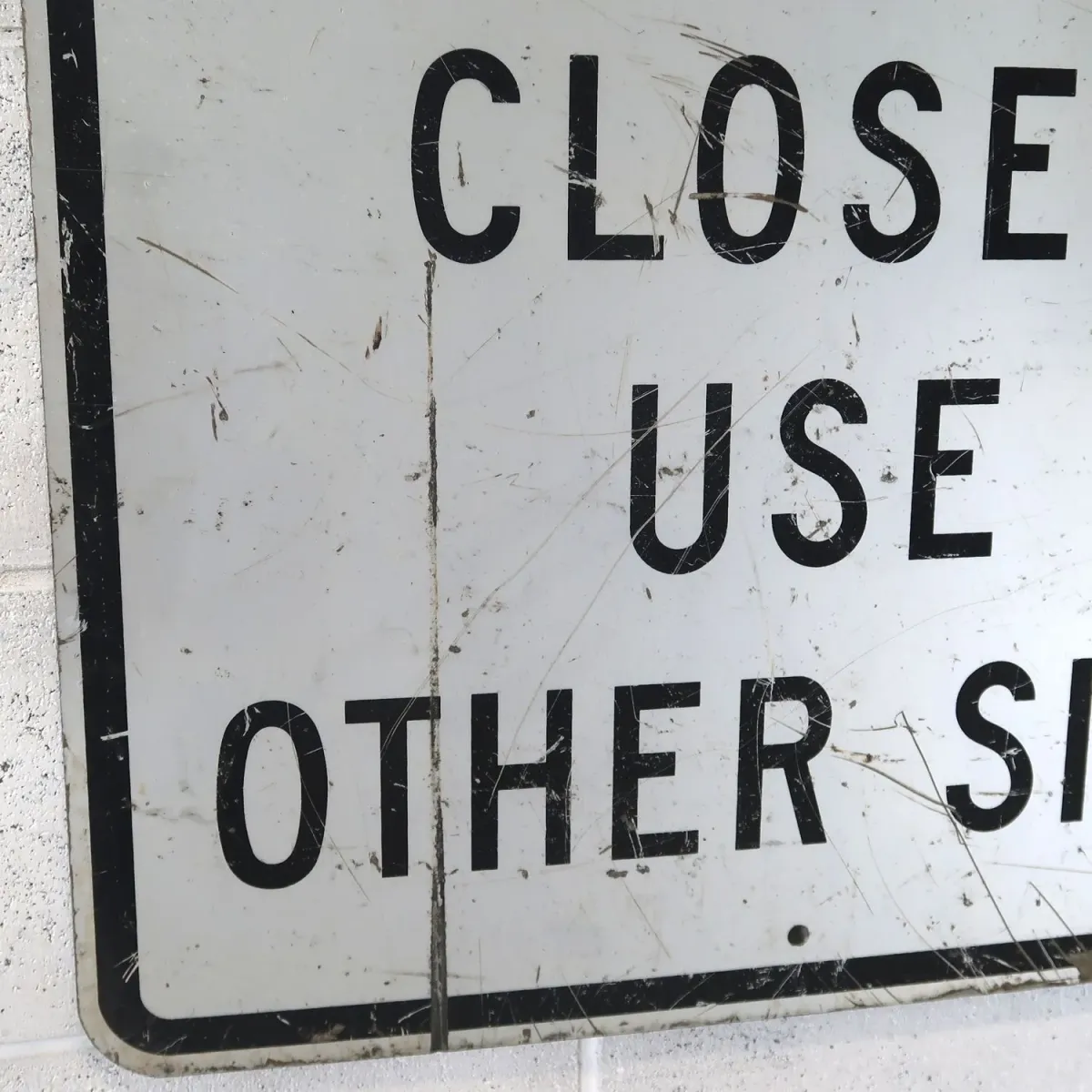 SIDEWALK CLOSED ロードサイン