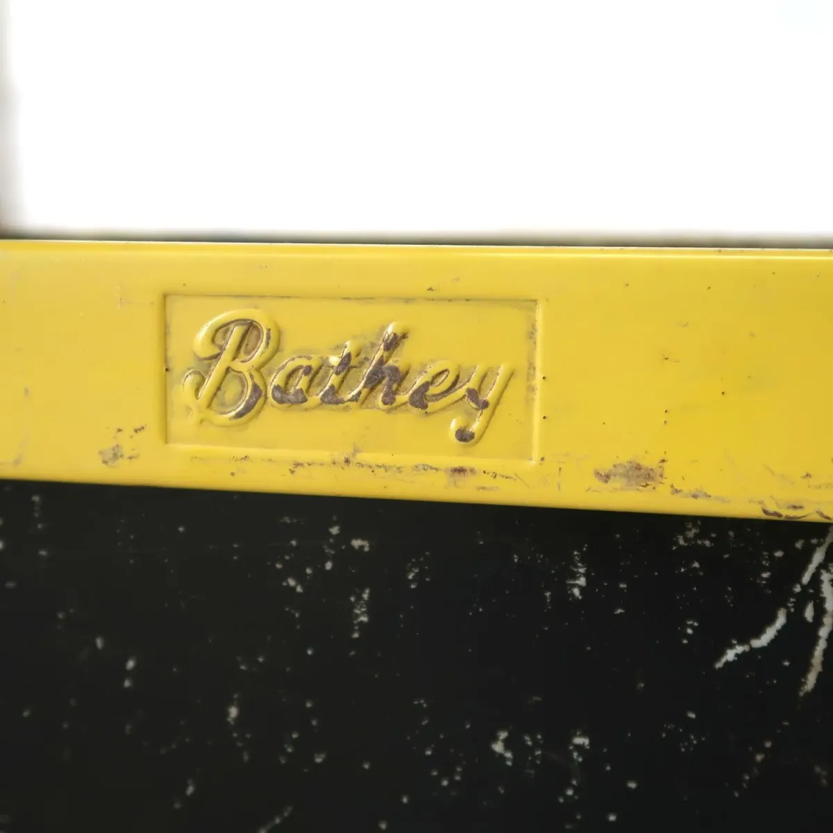 Bathey ビンテージ メタルキャビネット