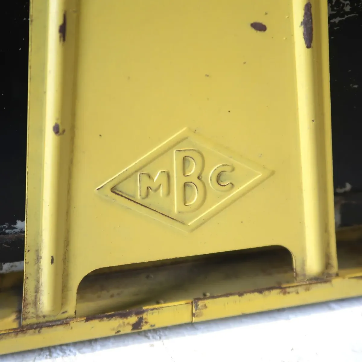 Bathey ビンテージ メタルキャビネット