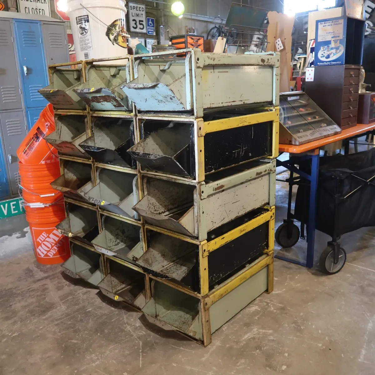 Bathey ビンテージ メタルキャビネット