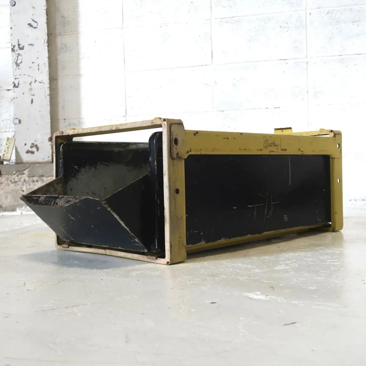 Bathey ビンテージ メタルキャビネット