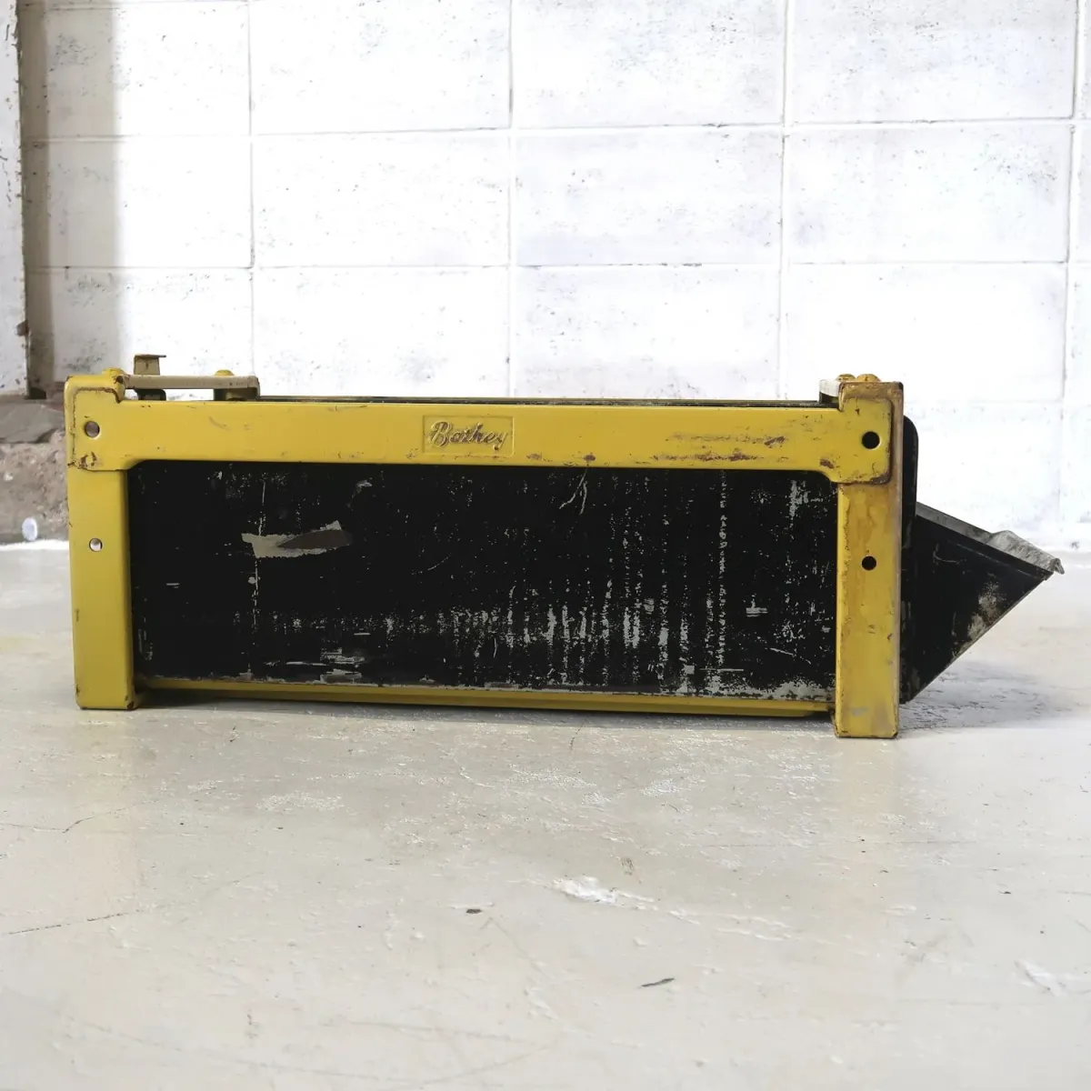 Bathey ビンテージ メタルキャビネット