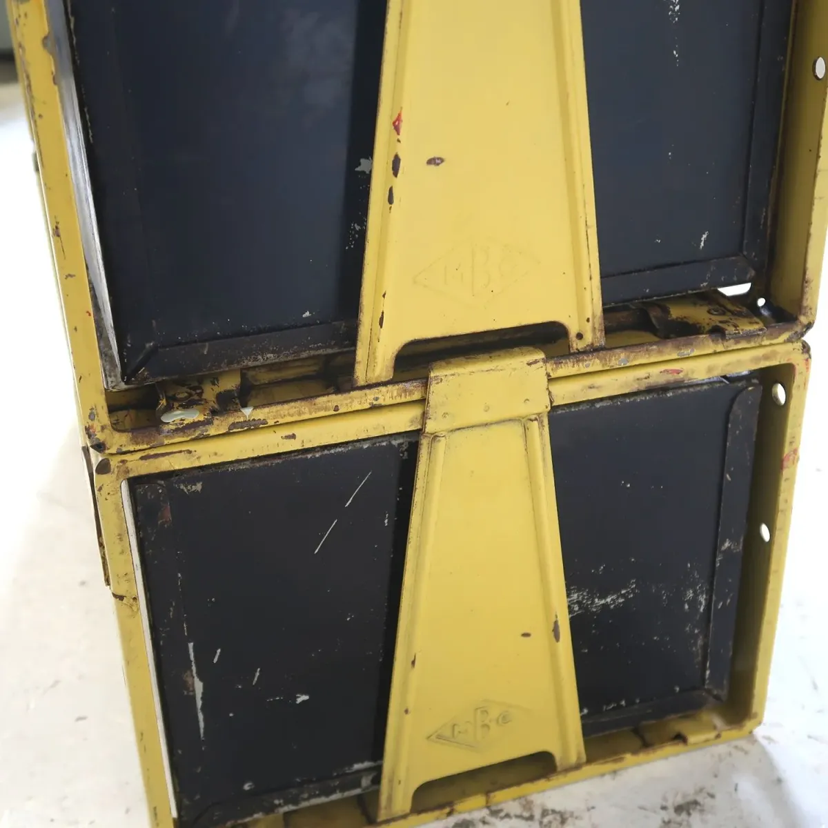 Bathey ビンテージ メタルキャビネット