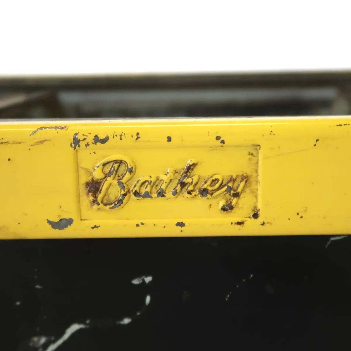 Bathey ビンテージ メタルキャビネット