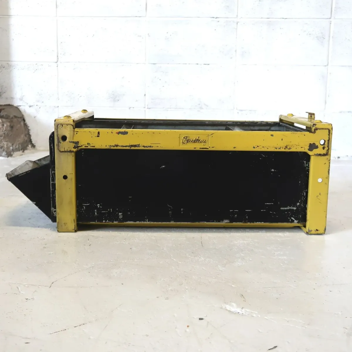 Bathey ビンテージ メタルキャビネット