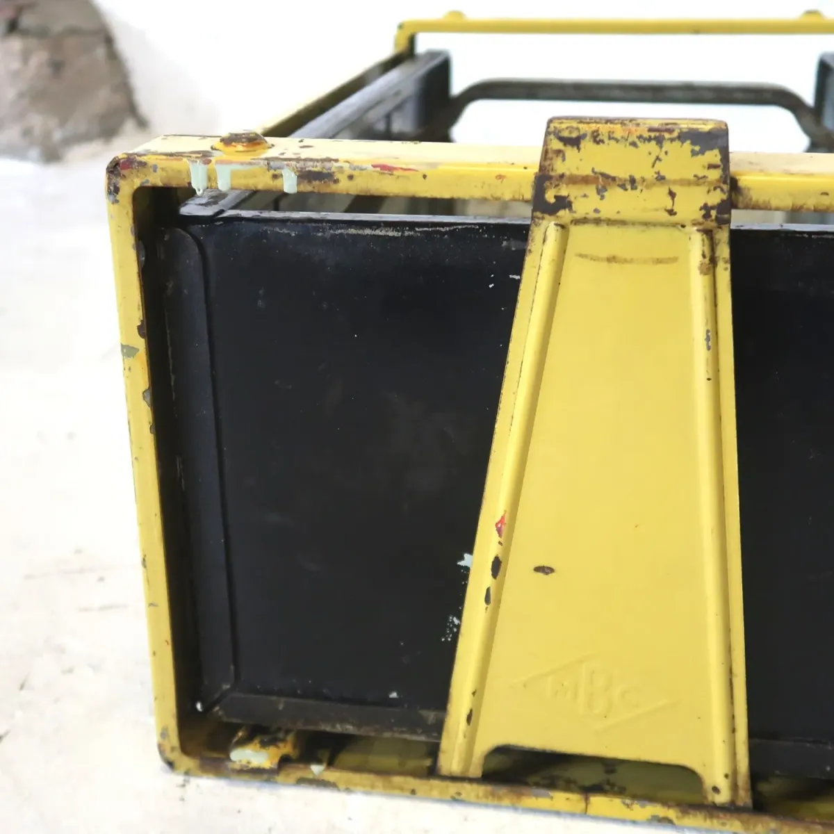 Bathey ビンテージ メタルキャビネット