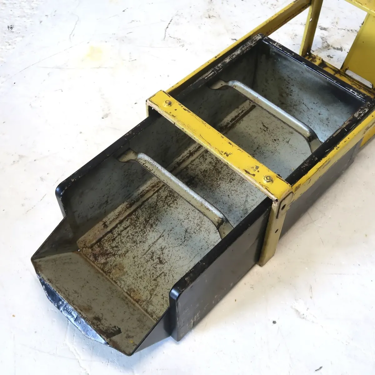 Bathey ビンテージ メタルキャビネット