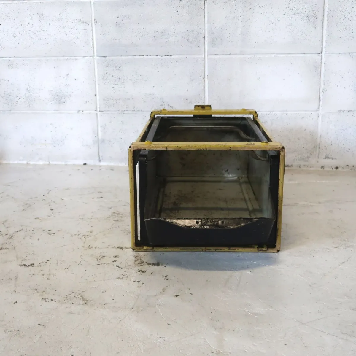 Bathey ビンテージ メタルキャビネット