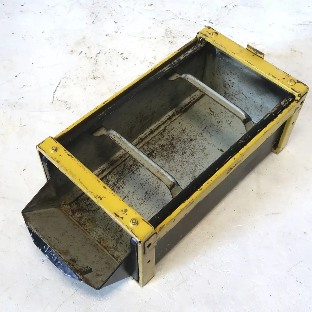 Bathey ビンテージ メタルキャビネット