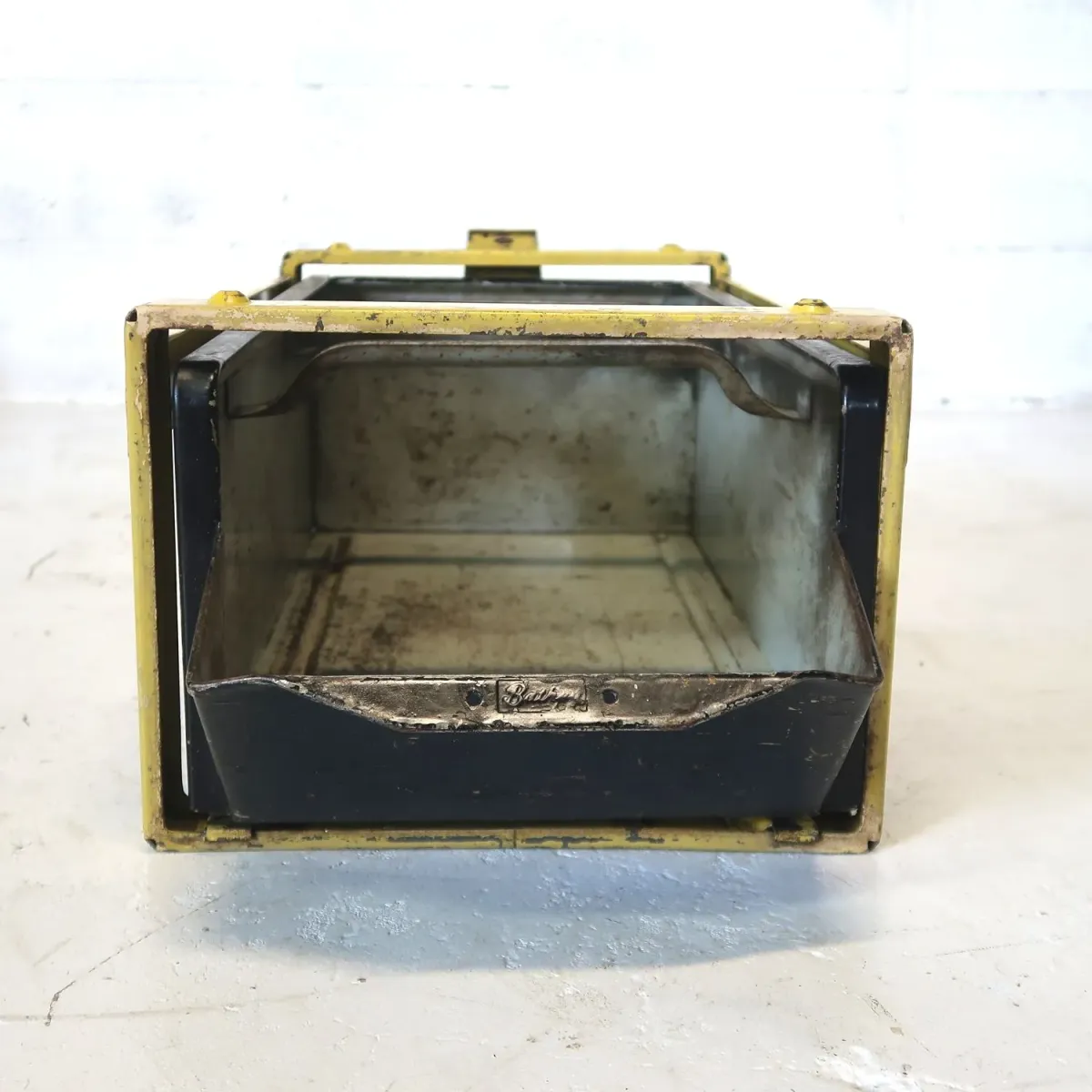 Bathey ビンテージ メタルキャビネット