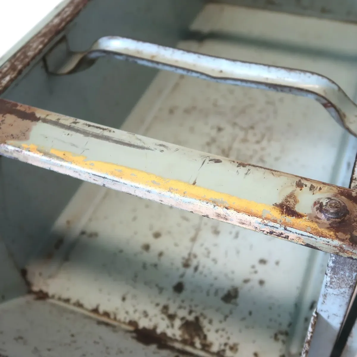 Bathey ビンテージ メタルキャビネット