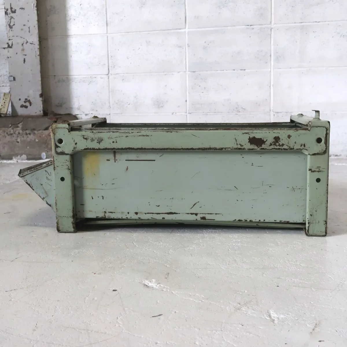 Bathey ビンテージ メタルキャビネット