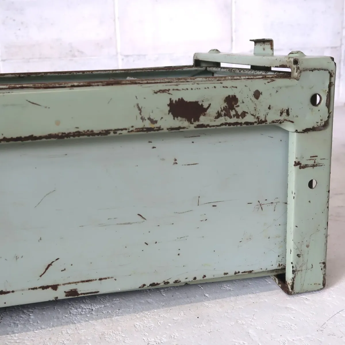 Bathey ビンテージ メタルキャビネット