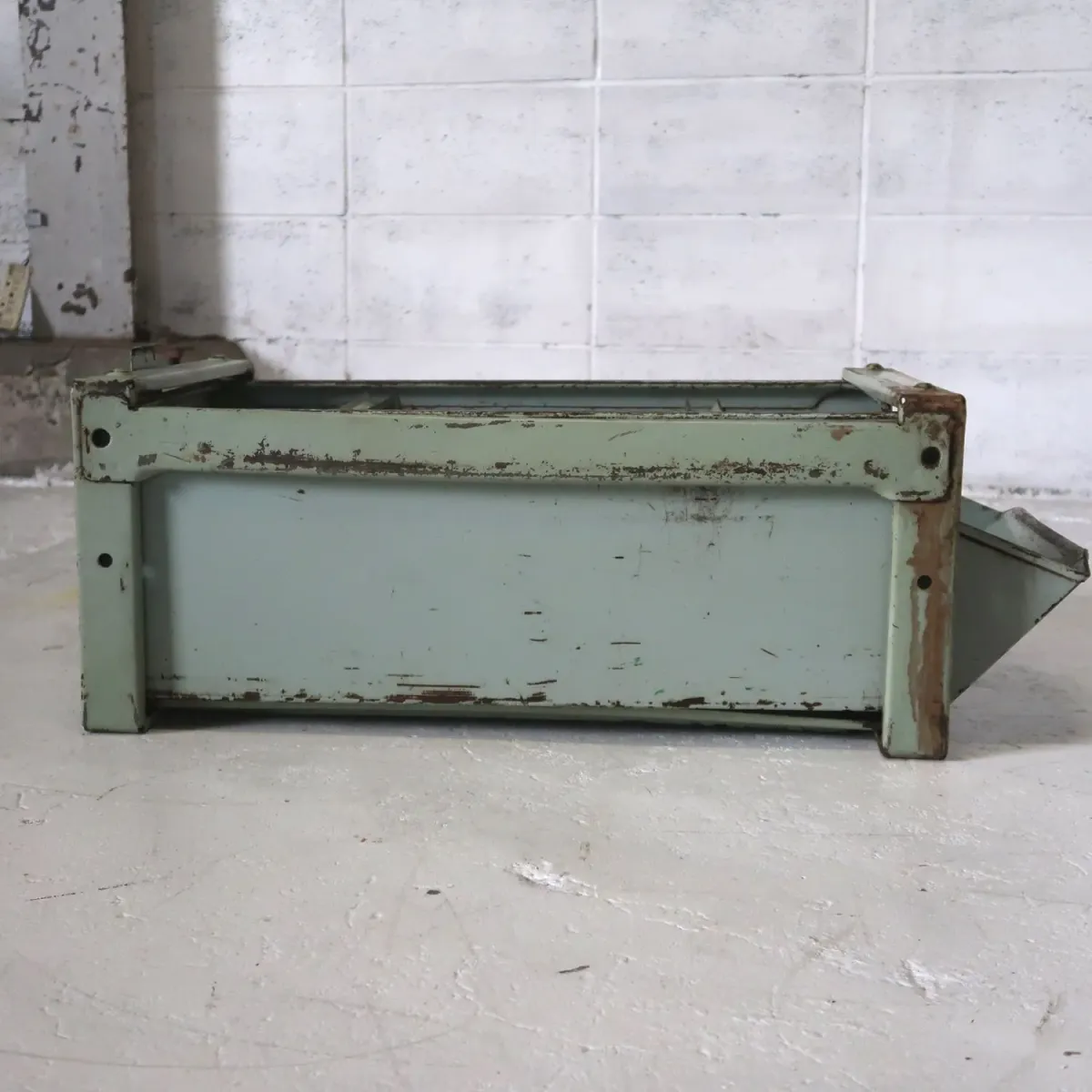 Bathey ビンテージ メタルキャビネット