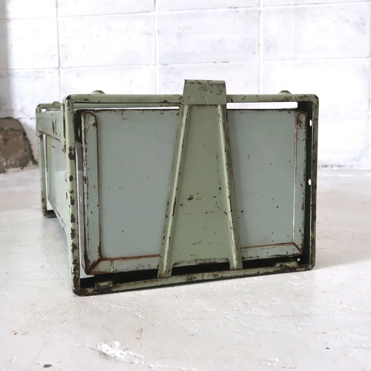 Bathey ビンテージ メタルキャビネット