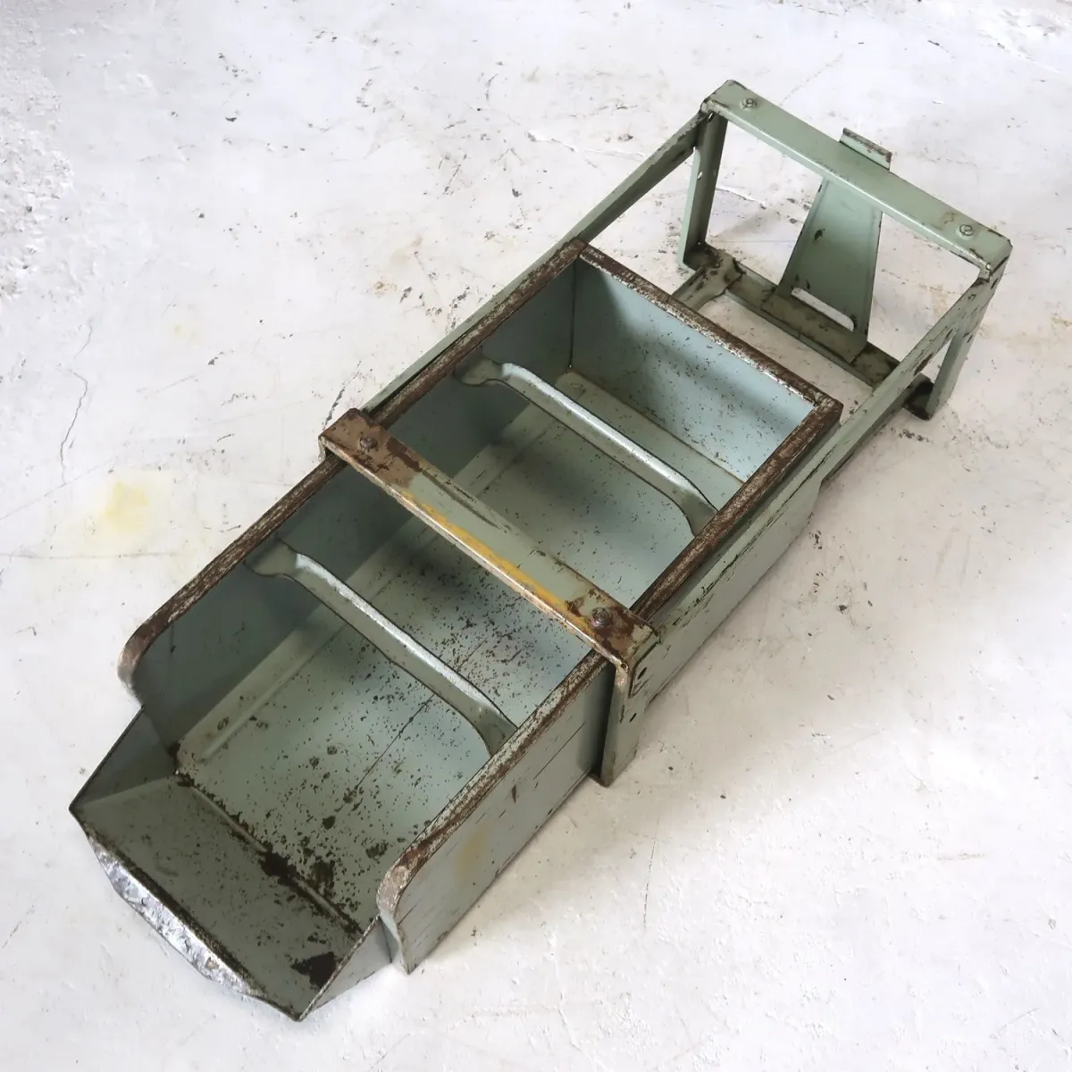 Bathey ビンテージ メタルキャビネット