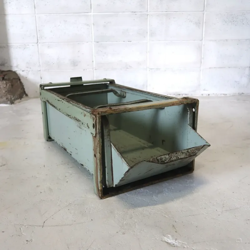 Bathey ビンテージ メタルキャビネット