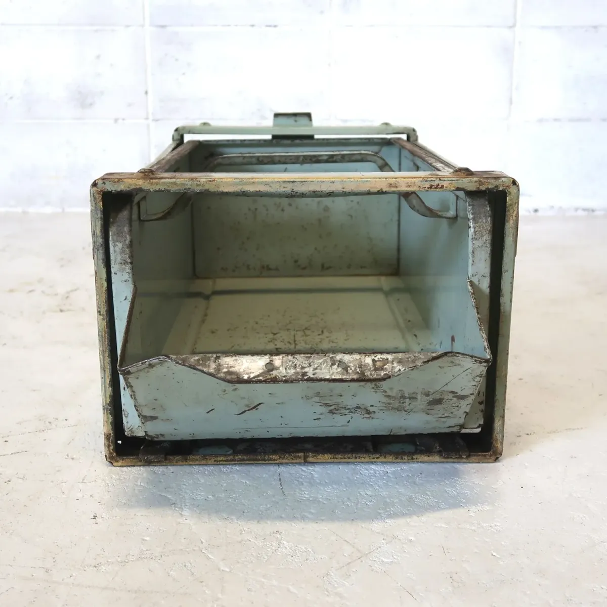 Bathey ビンテージ メタルキャビネット