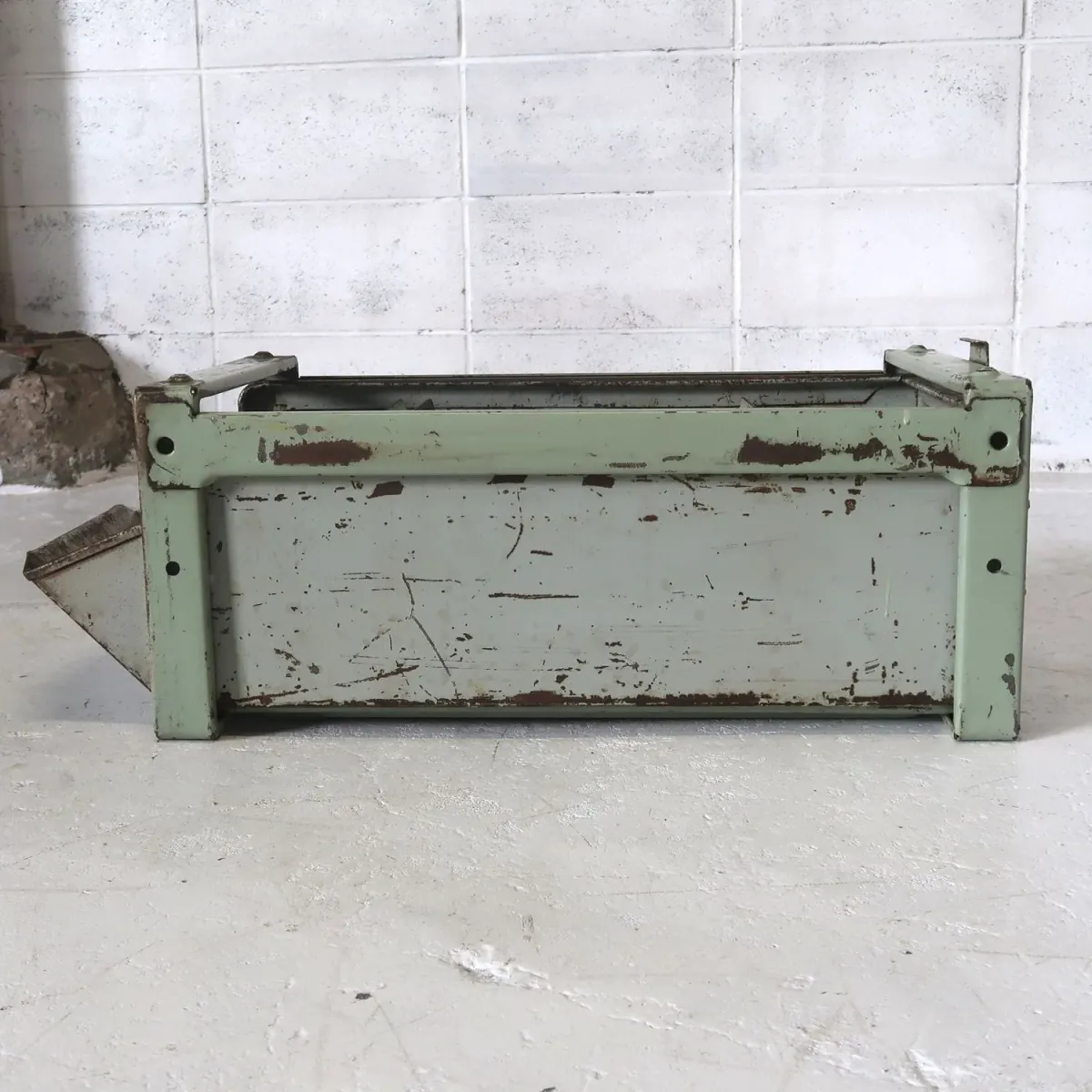 Bathey ビンテージ メタルキャビネット