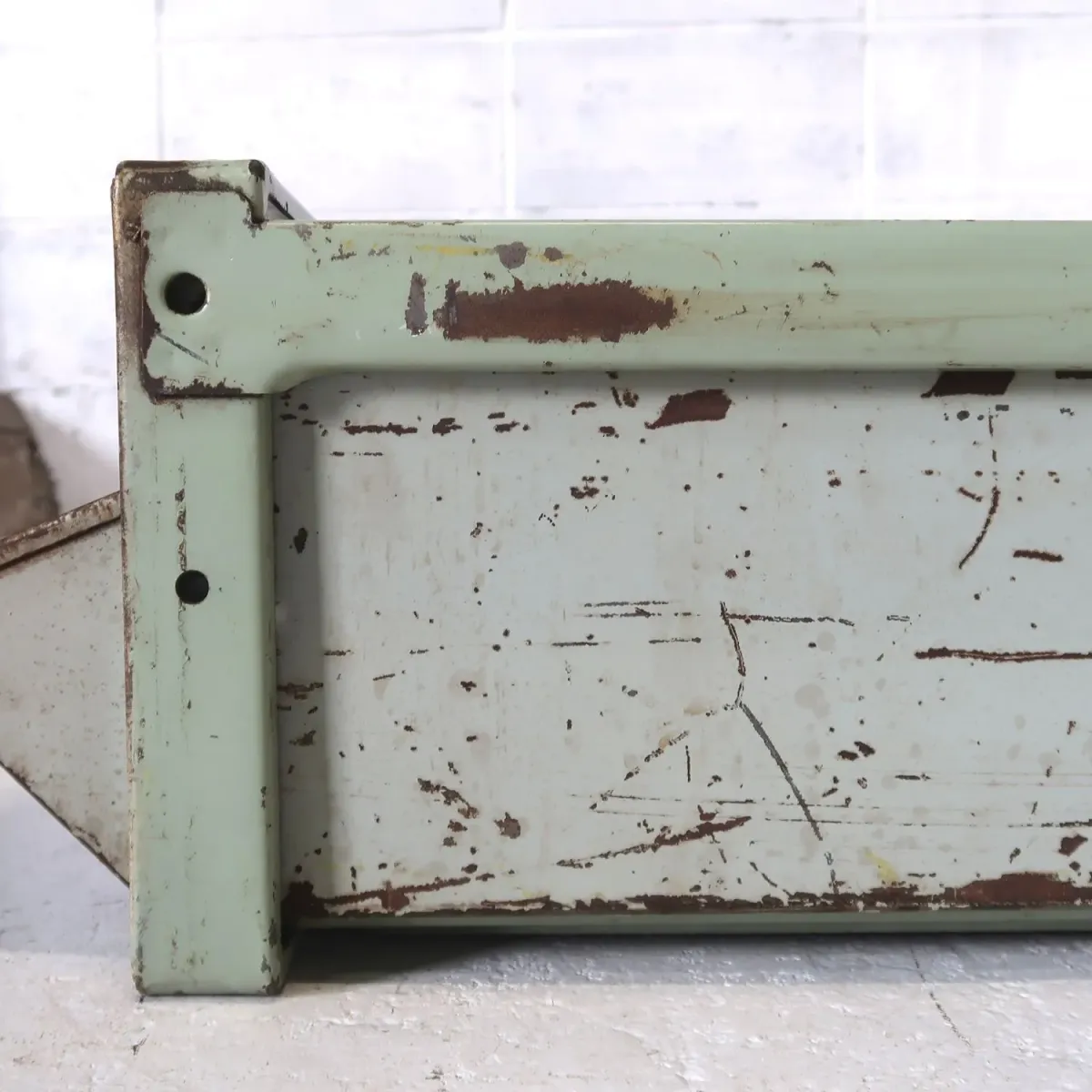 Bathey ビンテージ メタルキャビネット