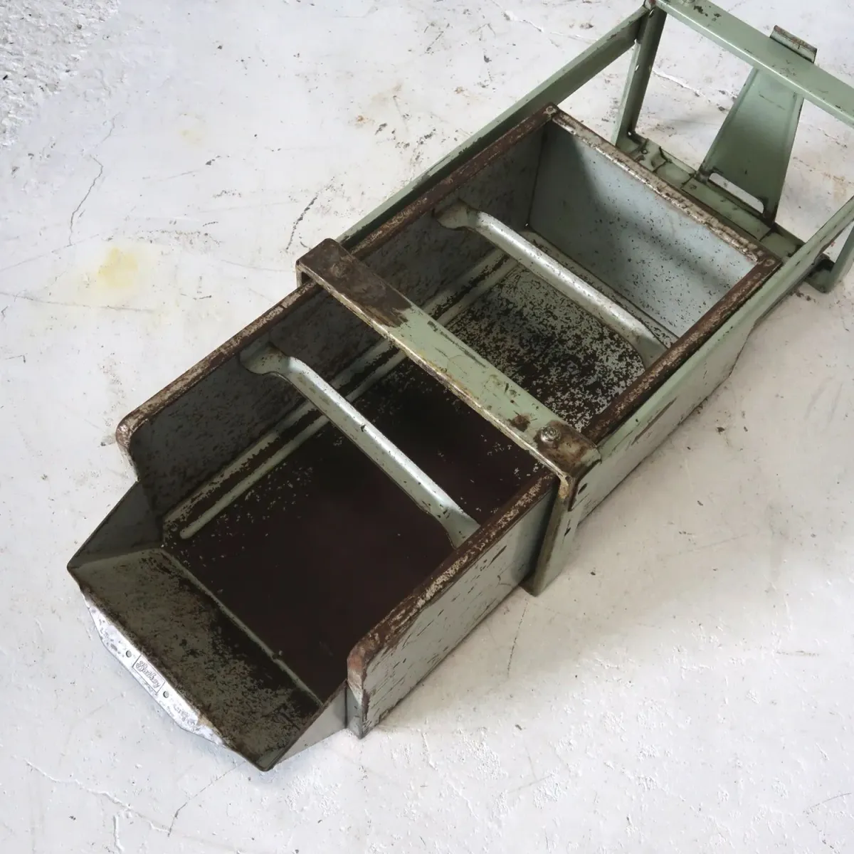 Bathey ビンテージ メタルキャビネット