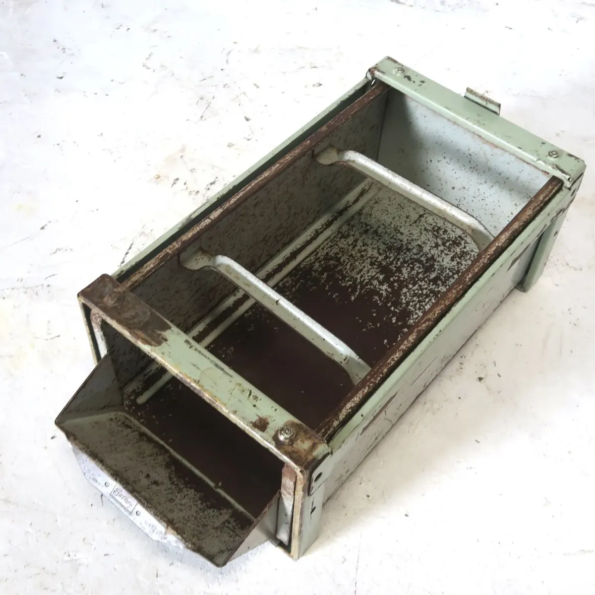 Bathey ビンテージ メタルキャビネット