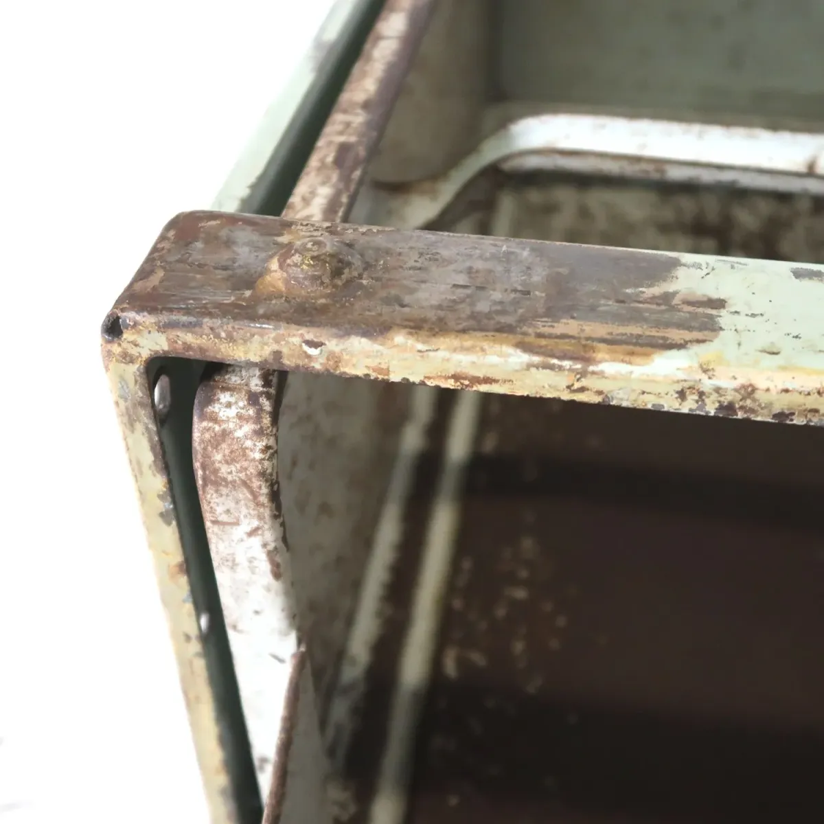 Bathey ビンテージ メタルキャビネット