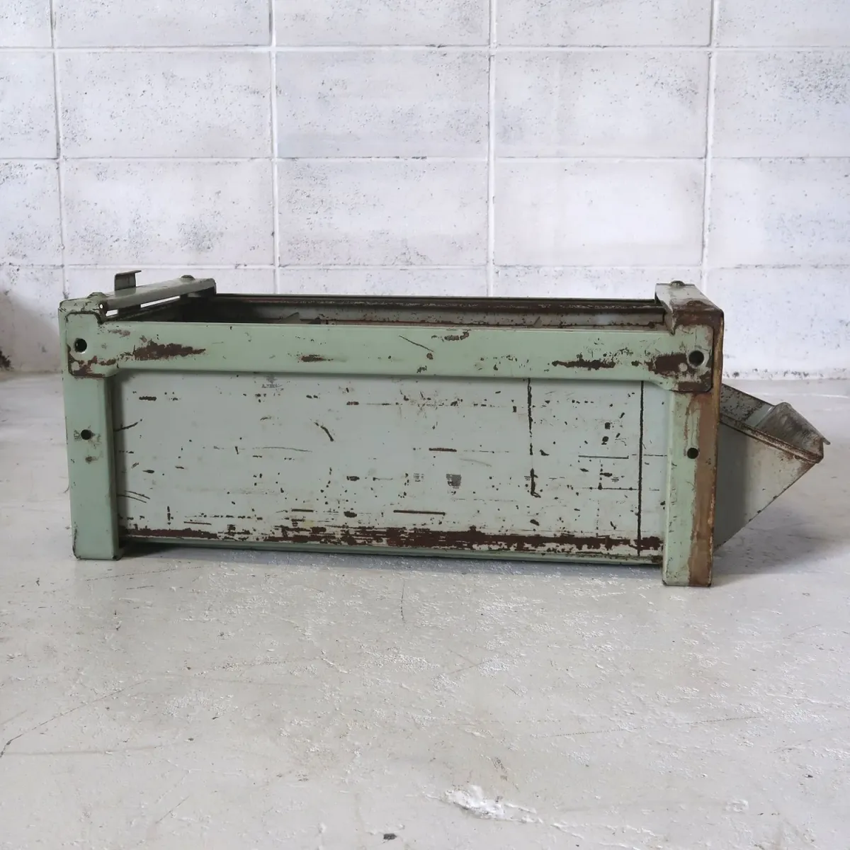 Bathey ビンテージ メタルキャビネット