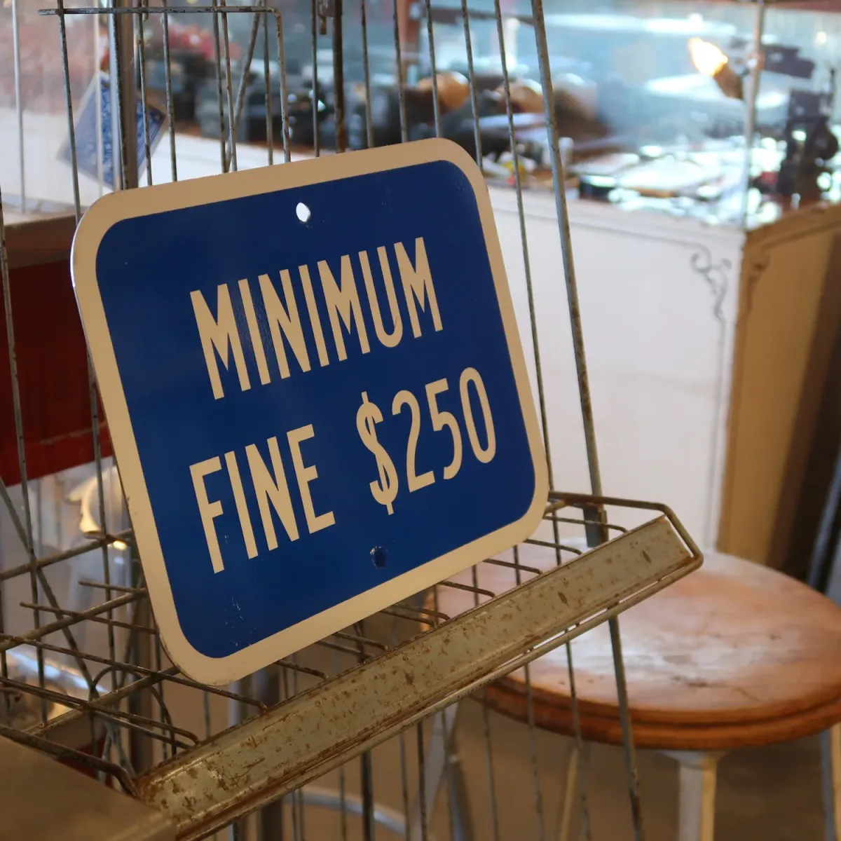 MINIMUM FINE $250 ロードサイン