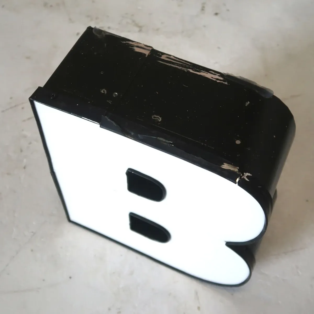 ビンテージ レターサイン B