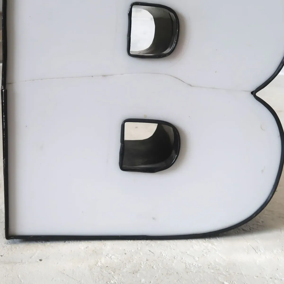 ビンテージ レターサイン B