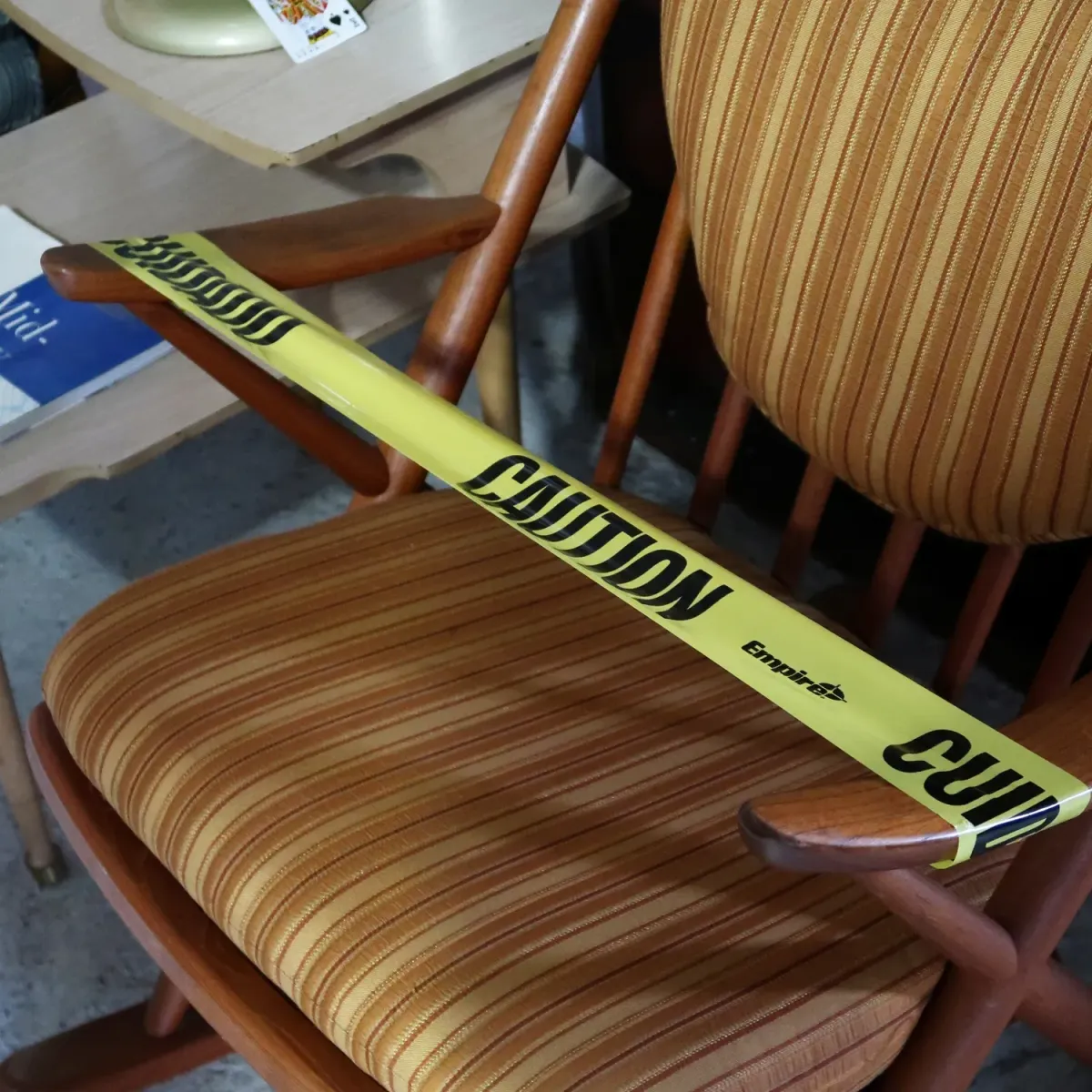 CAUTION バリケードテープ