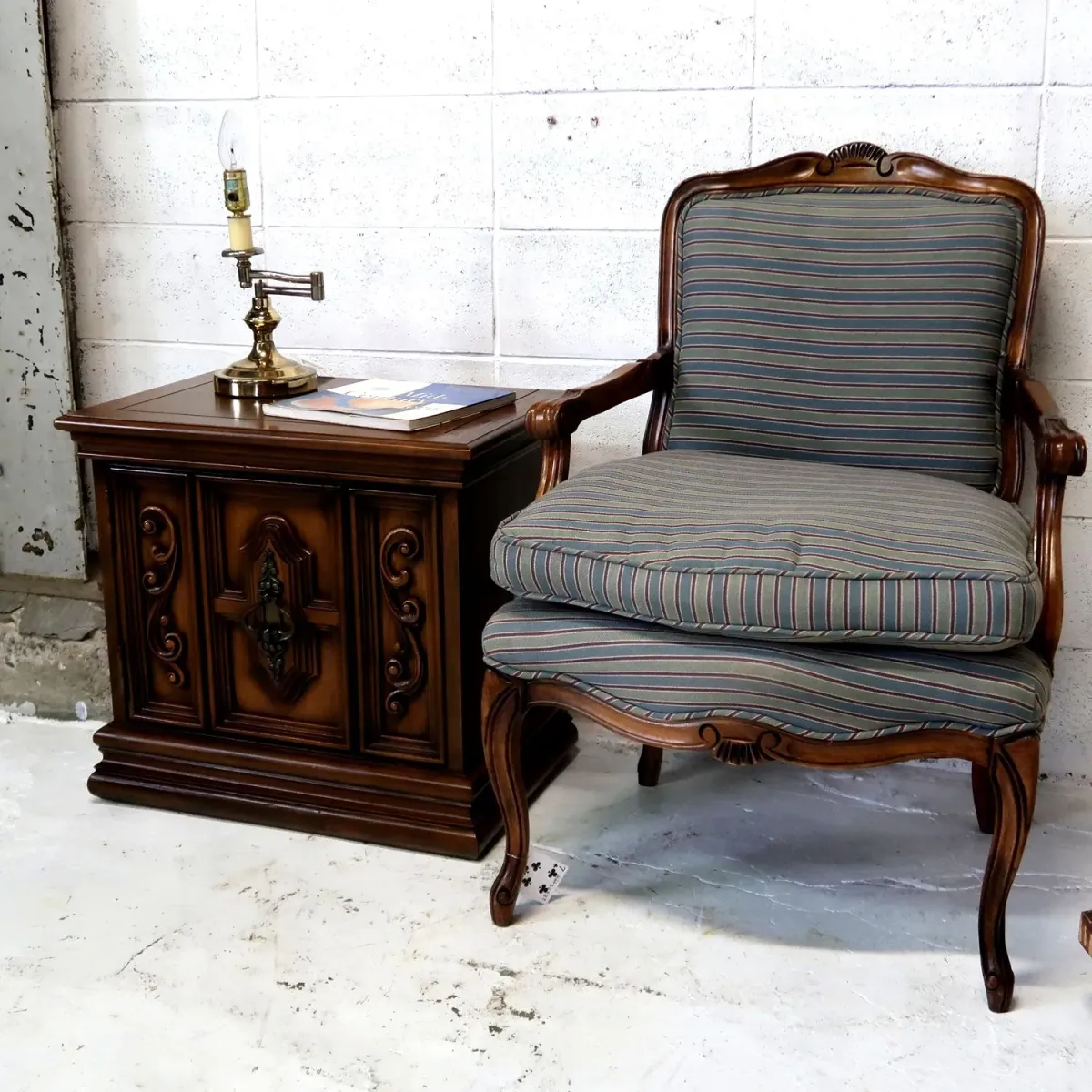 アンティーク ナイトスタンド