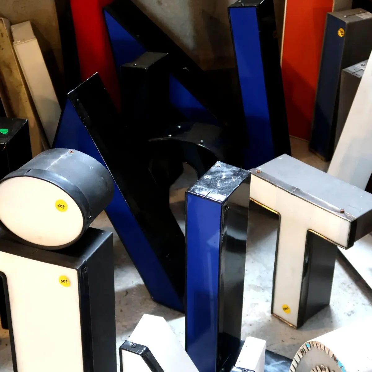 ビンテージ レターサイン N