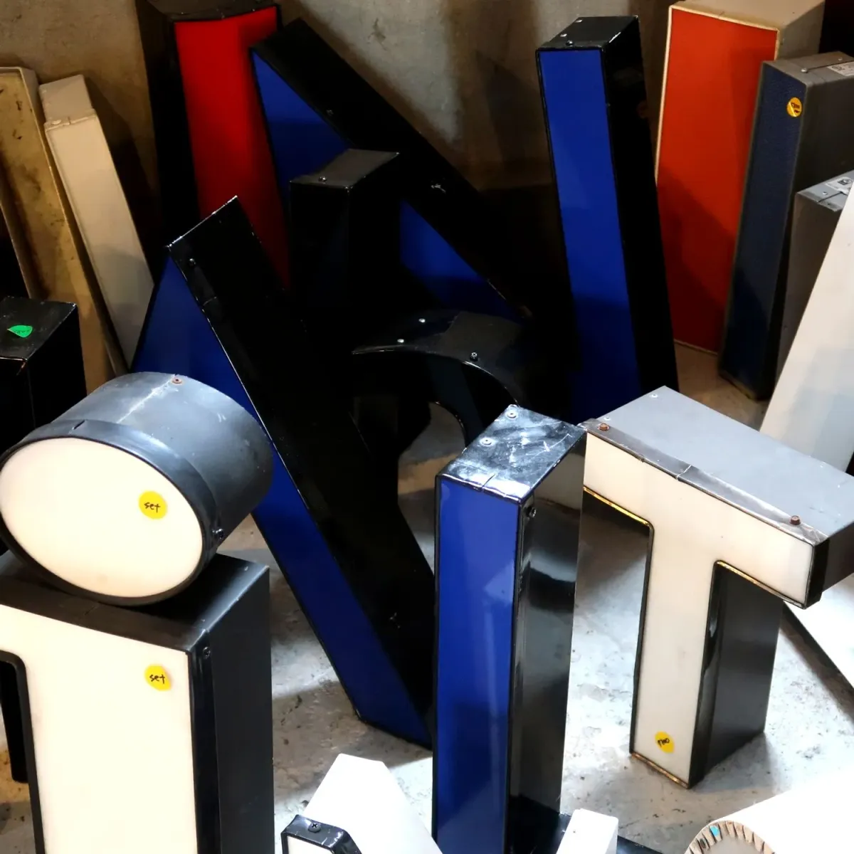 ビンテージ レターサイン V