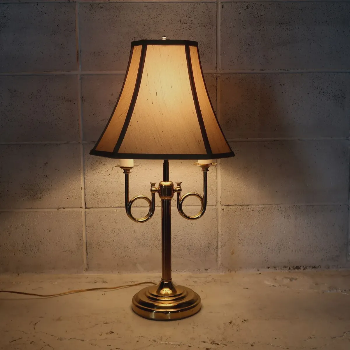 アンティーク ゴールドメタル テーブルランプ