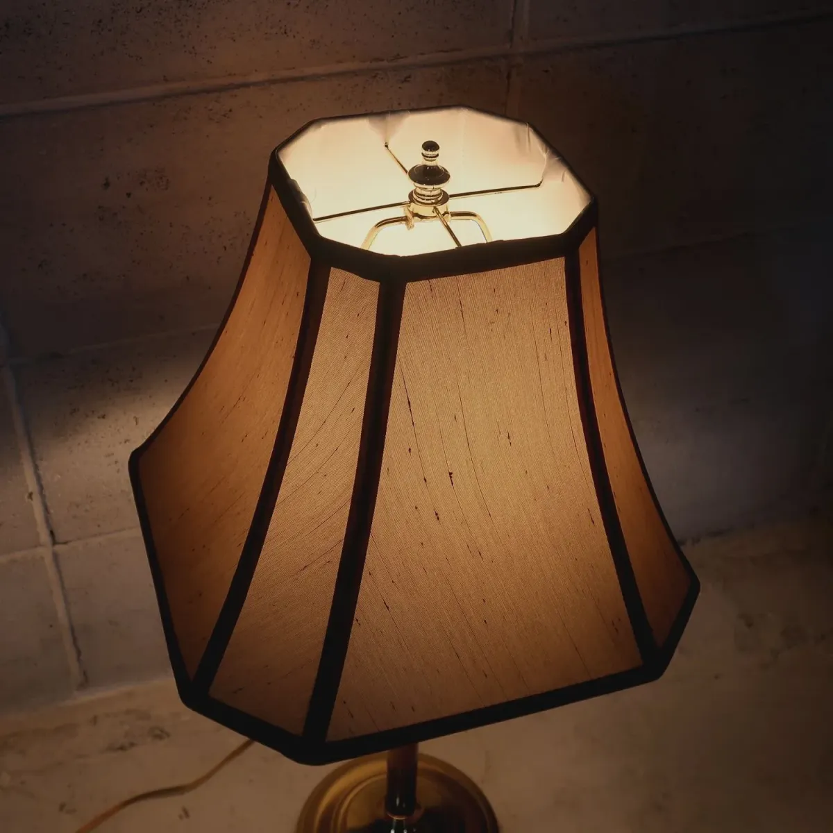 アンティーク ゴールドメタル テーブルランプ